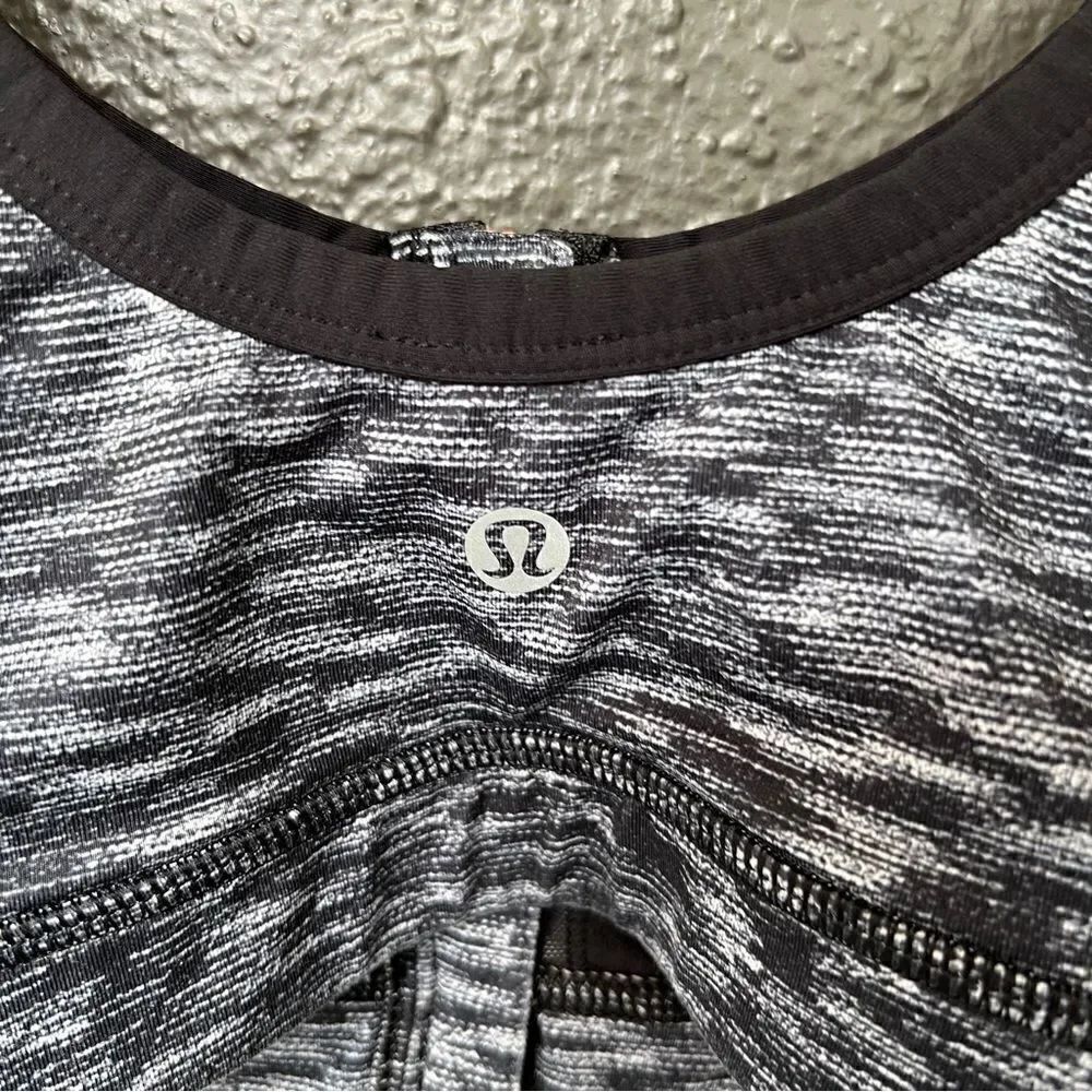 Lululemon Zipper-Front Drop It Like It's Hot Bra - Picture 8 of 10